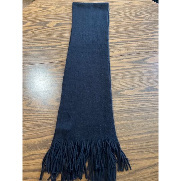 P long black winter scarf with fringe - Picture 2 of 4
